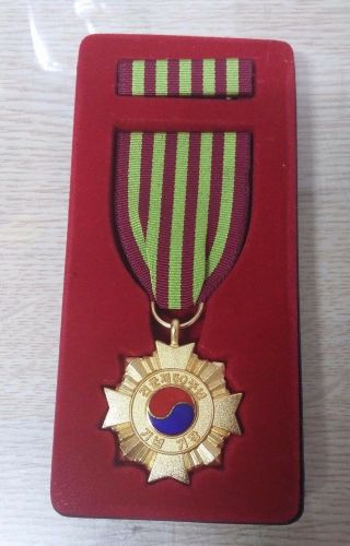 Rok Army 50th National Foundation Medal Order Insignia Badge Korean Military