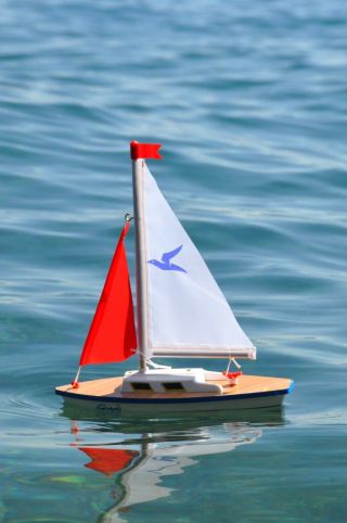 Gunther Giggi sailboat - Big fun packed into a little boat 3