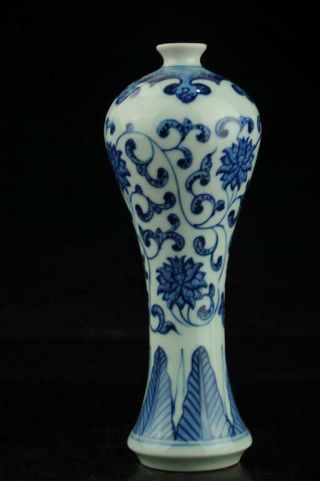 Chinese Old Hand - Made Blue And White Porcelain Flower Pattern Vase B01