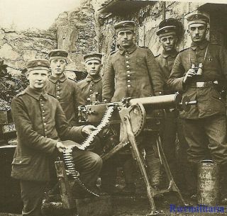 Port.  Photo: Deadly German Soldiers Posed W/ Mg.  08 Heavy Machine Gun