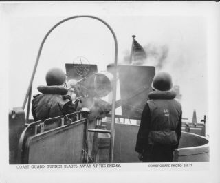 Wwii 1944 Official Us Coast Guard Normandy Landing Photo Uscg Gunner Blasts Away