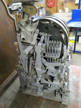 5c Antique Mills Lionhead Slot Machine 7