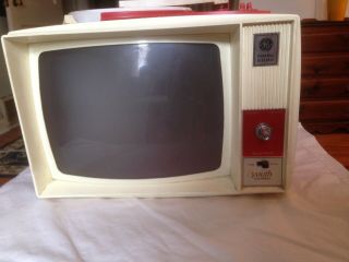 Vintage Show ' N Tell Phono Viewer in Red.  General Electric 1965.  Working/Tested. 2
