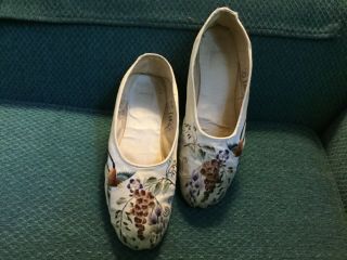 Gorgeous Antique Vintage C1930s Chinese Embroidered Silk Shoes Leather Soles 9”