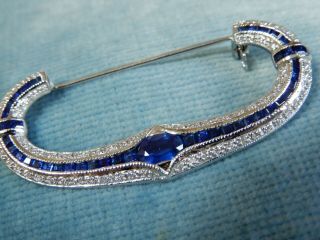 A FABULOUS 18 CT WHITE GOLD SAPPHIRE AND DIAMOND BROOCH 11