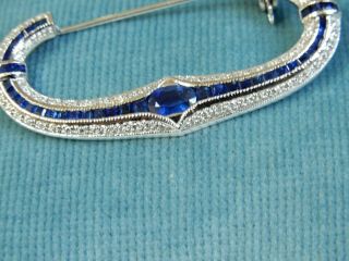 A FABULOUS 18 CT WHITE GOLD SAPPHIRE AND DIAMOND BROOCH 3