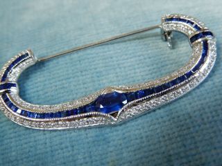 A FABULOUS 18 CT WHITE GOLD SAPPHIRE AND DIAMOND BROOCH 6
