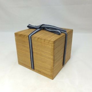 H257: Japanese Wooden Storage Box For Tea Bowl Made From Kiri.  Shiho - San 1