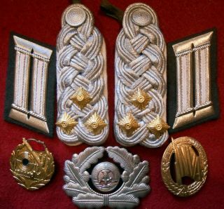 Sb02 East German Shoulder Boards,  Collar Tabs And Hat Badge,  Infantry Colonel
