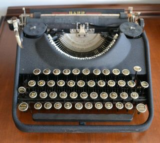 Antique/vintage 1930s Barr Yiddish Language Portable Typewriter