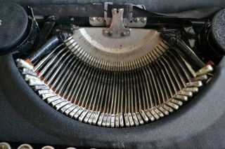 Antique/Vintage 1930s BARR Yiddish Language Portable Typewriter 3