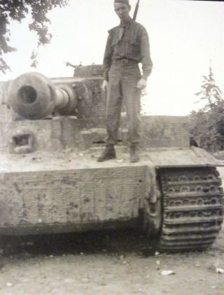 Captured German Mk VI Tiger I tank photo grouping 2