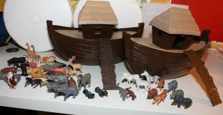 Arco Gas Station Ark X2 W/ Noah And 20,  Animals Vintage