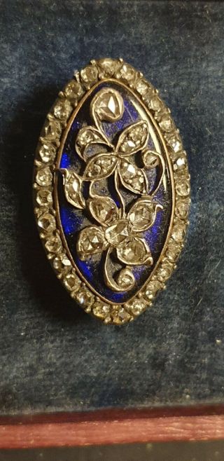 Georgian Brooch With Rough Cut Diamonds And Enamel Gold Back early 19th C. 4