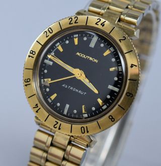 Vintage Bulova Accutron Astronaut 14k Gold Bezel Black Dial Bullet Band Watch M6