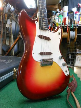 1963 Fender Duo Sonic Vintage Electric Guitar 100 W 