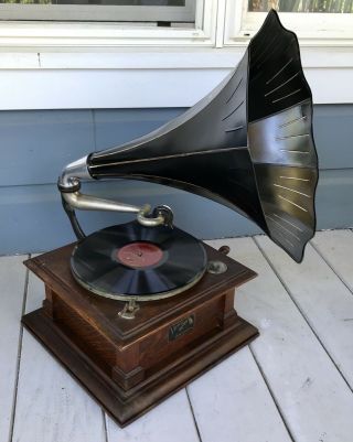 Antique Oak Victor Talking Machine Co.  Vic V Phonograph & Horn 3