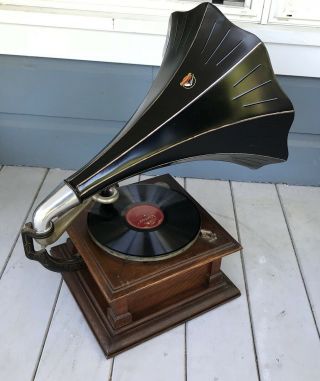 Antique Oak Victor Talking Machine Co.  Vic V Phonograph & Horn 4