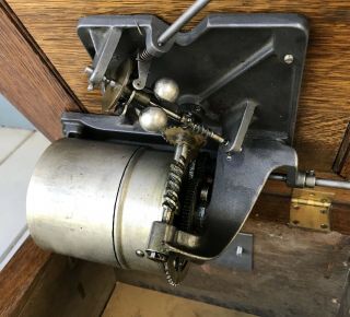 Antique Oak Victor Talking Machine Co.  Vic V Phonograph & Horn 9