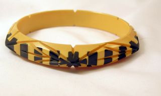 Vintage Butterscotch Yellow & Black Carved Bakelite Bangle Triangle Tip Bracelet
