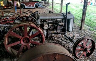 Antique Fordson Tractor Agriculture 3