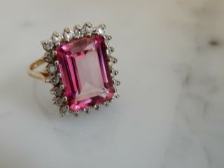 A FABULOUS 9 CT GOLD STEP CUT 10.  00 CARAT PINK GEMSTONE AND DIAMOND RING 4