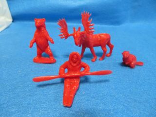 Ideal Royal Canadian Mounties Playset Native Paddling,  3 Animals In Red