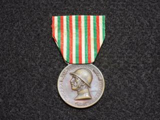 Italian Kingdom Wwi " Commemorative " Participant Medal