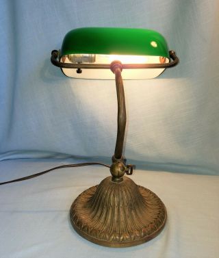 ANTIQUE VINTAGE EARLY BANKERS BRASS BRONZE TABLE LAMP BASE GREEN GLASS LAMPSHADE 2