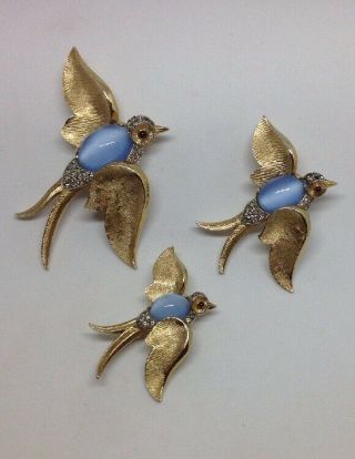 Vintage Alfred Philippe Crown Trifari Blue Moonstone Jelly Belly 3 Sparrows Pins
