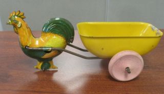 Vintage Wyandotte? Tin Litho Rooster Pulling Cart Wagon Toy Wood Wheels 7 "