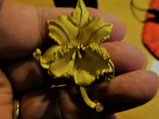 Vintage Solid 18k Yellow Gold Orchid Flower Floral Brooch Pin