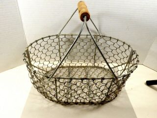 Vintage Wire Farm Style Chicken Egg Produce Basket Wood Handle Decoration