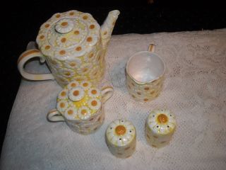 Vintage Yellow And White Daisy Teapot,  Creamer,  Sugar And Salt And Pepper Shaker