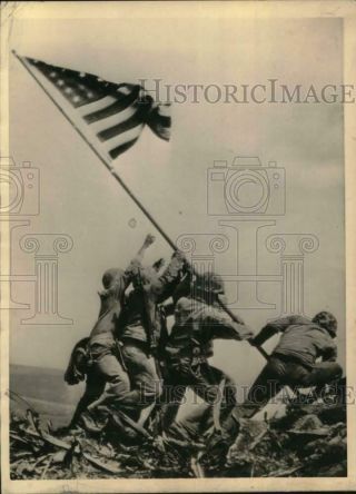 1966 Press Photo Marines Raise U.  S.  Flag On Iwo Jima,  Japan - Nom08849
