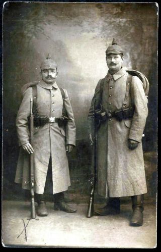 Ww1 - German Soldiers With Spike Helmet And Rifle,  Top,