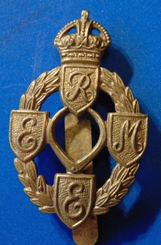Vintage Great Britain Reme Royal Electrical Mechanical Engineers Cap Badge Kc