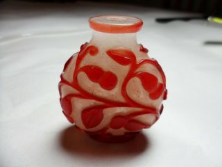 Chinese Antique Red Overlay Peking Glass Snuff Bottle Cameo Floral Pattern