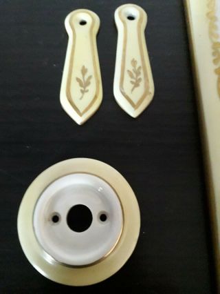 FRENCH PORCELAIN DOOR HANDLES/FINGER PLATE AND KEY COVERS PRETTY RETRO 4