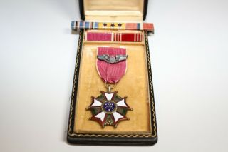 Wwii U.  S.  Legion Of Merit Legionnaire Medal W Case Sterling Pilot Wings