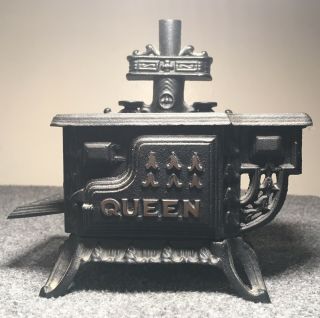 Vintage Cast Iron Miniature Queen Stove,  Toy Or Salesman Sample,  No Pots Or Pans