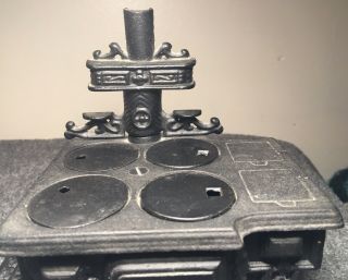 Vintage Cast Iron Miniature QUEEN Stove,  Toy or Salesman Sample,  NO pots or pans 2