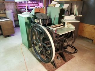 Chandler and Price 8x12 antique letterpress printing press. 2