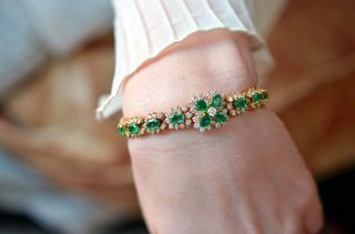 Vintage 1970s Harry Winston Colombian Emerald and Diamond Bracelet in 18K Gold 9
