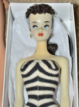 Vintage Ponytail Barbie 3 Pale Ivory,  Brown Eyeshadow,  Boxed Japan on foot 2