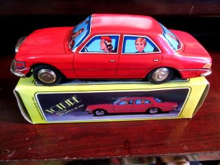 Nib Voiture Tin Friction Car Red Sedan W/ Family Litho Orig Box - Old Stock