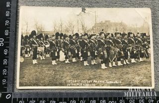 Postcard Ww1 1913,  Decoration Day Parade,  79th Camerons Band With Flag (16743)