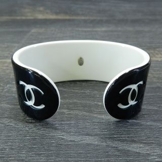 CHANEL Plastic CC Logos Black & White Vintage Bracelet Bangle 4482a Rise - on 7