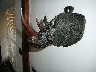 RARE ANTIQUE HAND CARVED WOODEN INDIAN / ASIAN RHINOCEROS HEAD WALL HANGING 2
