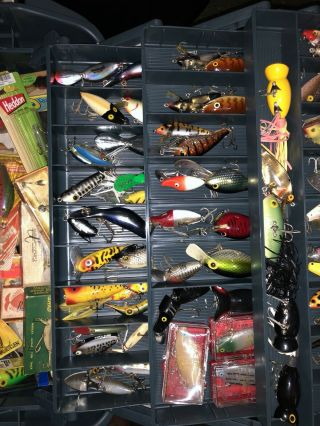 vintage tackle box full of lures 3